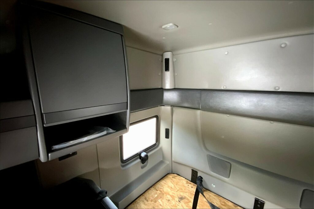 2023 INT LT625 6×4 Sleeper