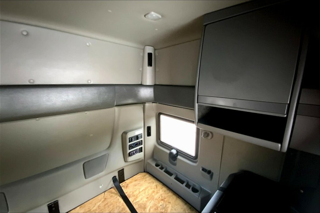 2023 INT LT625 6×4 Sleeper