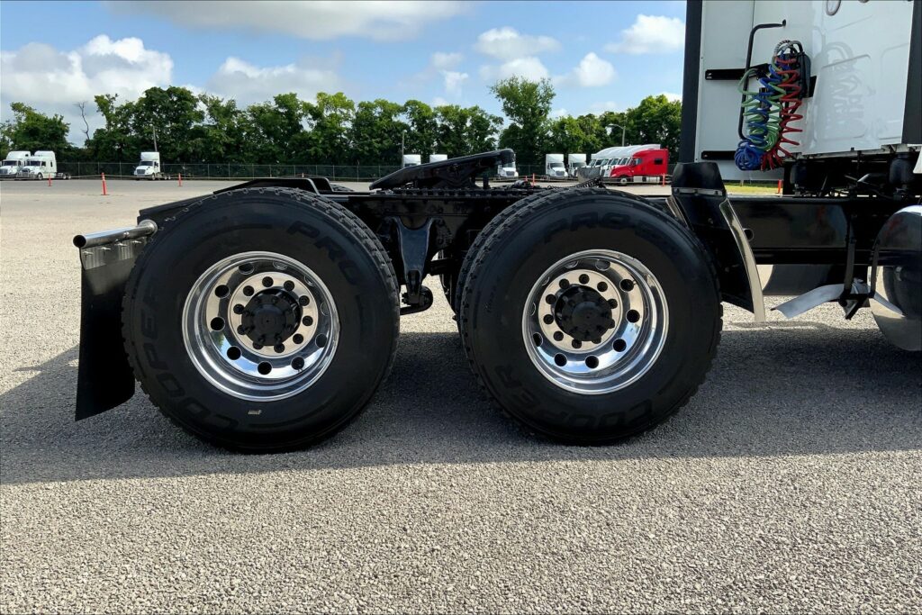 2023 INT LT625 6×4 Sleeper