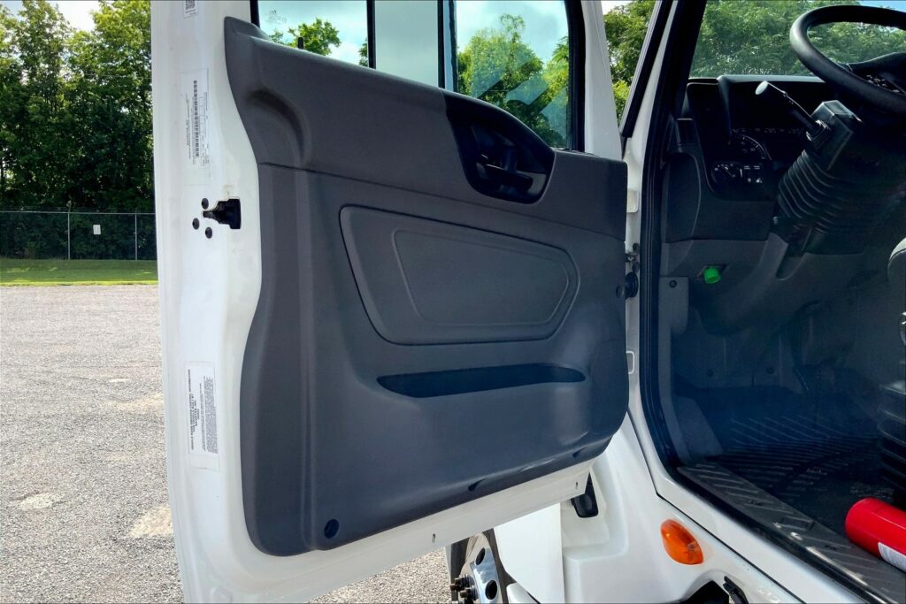 2023 INT LT625 6×4 Sleeper