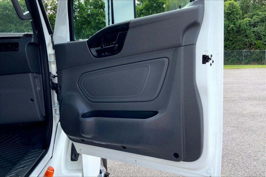 2023 INT LT625 6×4 Sleeper