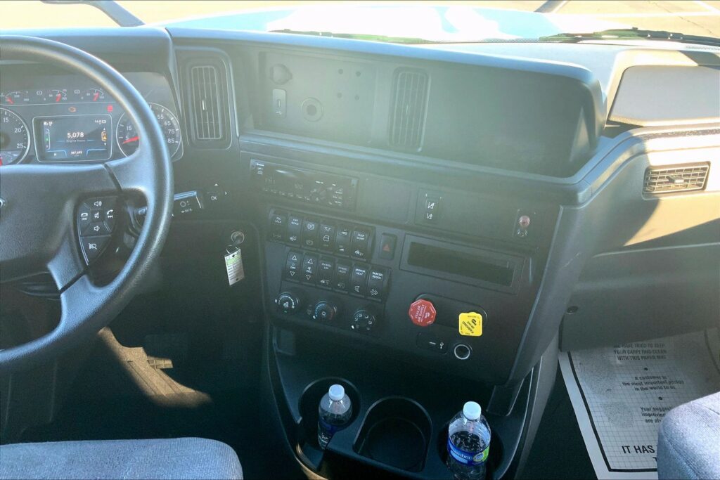 2021 INT LT625 6×4 Sleeper