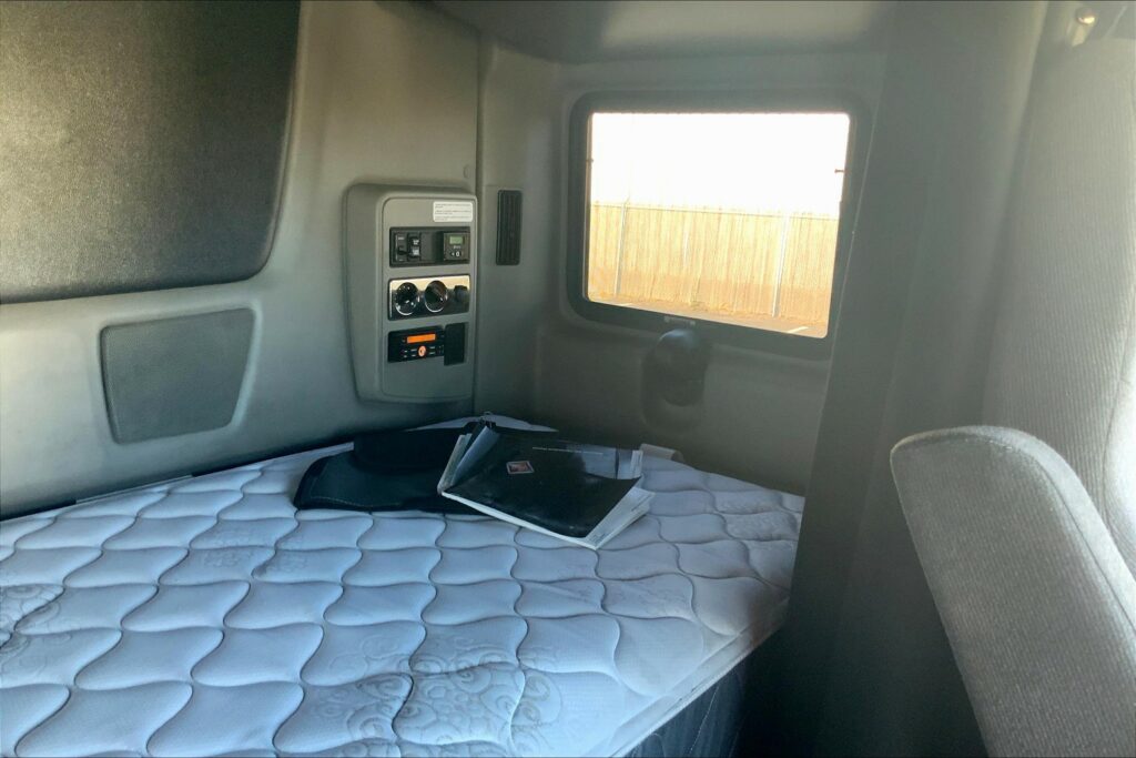 2021 INT LT625 6×4 Sleeper