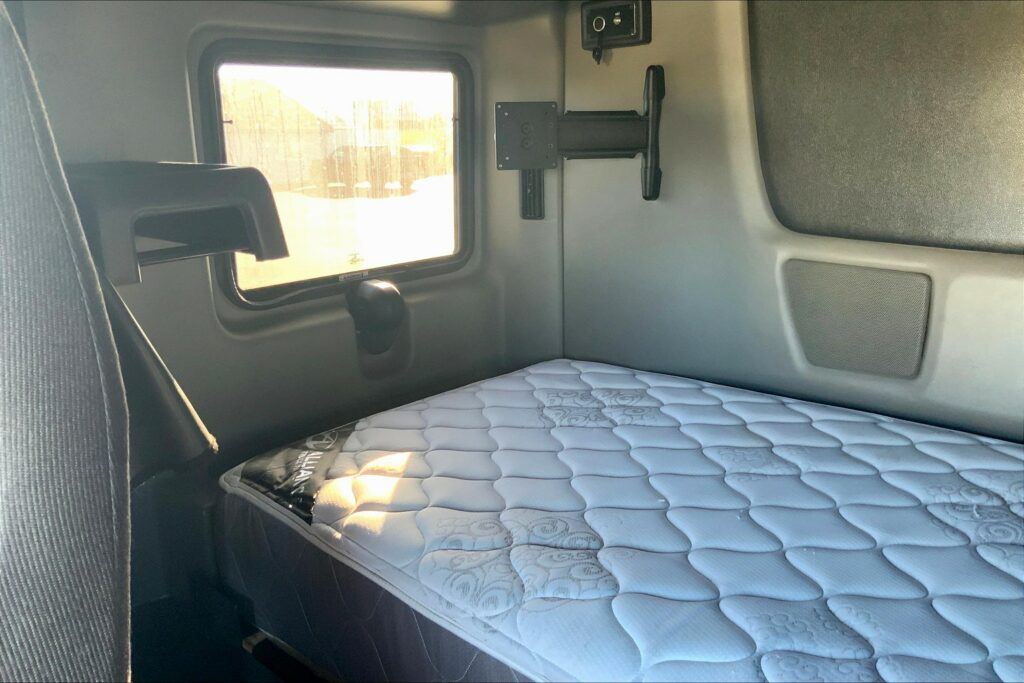 2021 INT LT625 6×4 Sleeper