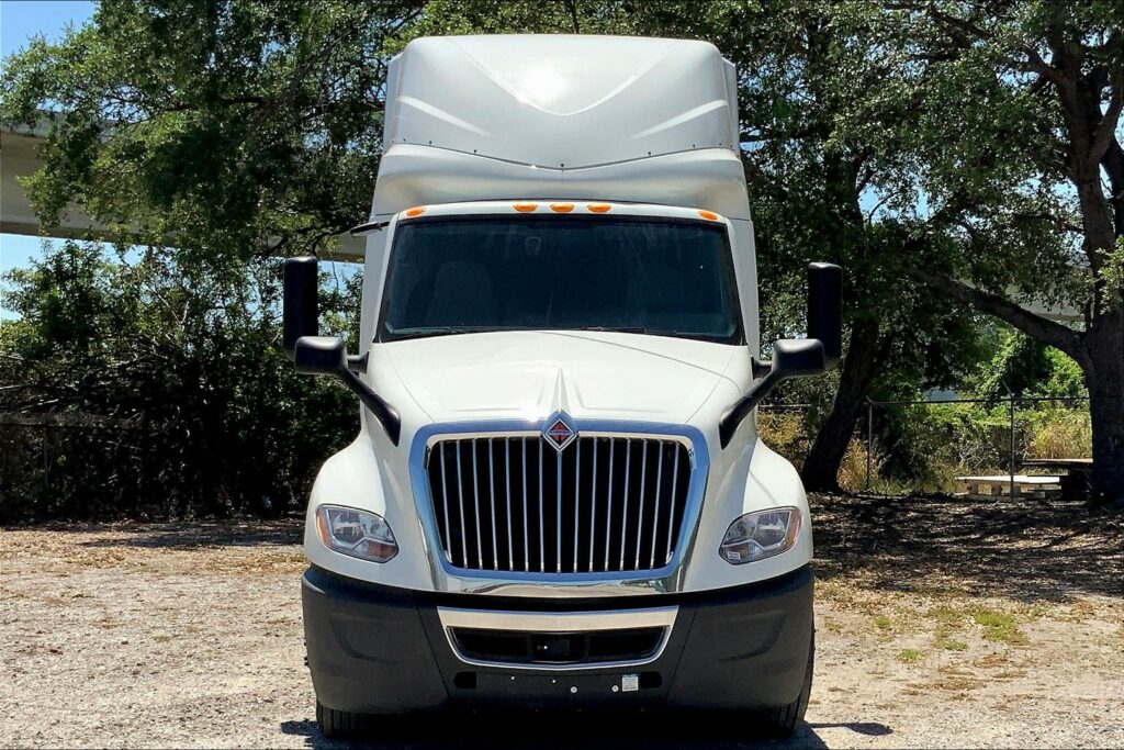 2022 INT LT625 6×4 Sleeper