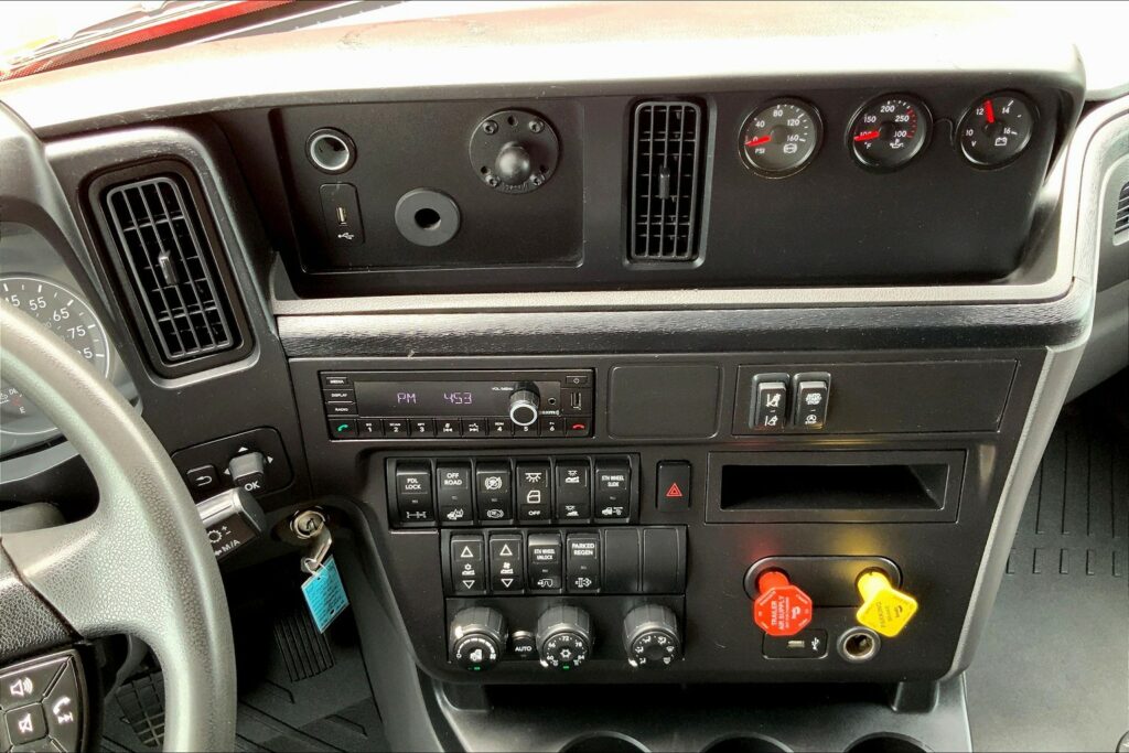 2022 INT LT625 6×4 Sleeper