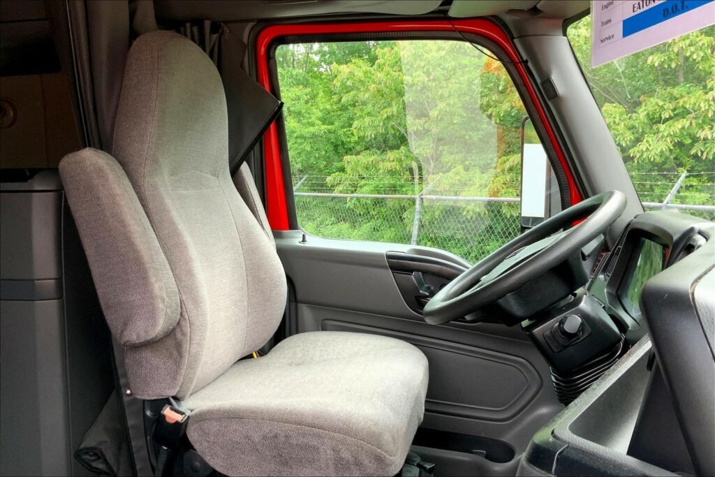 2022 INT LT625 6×4 Sleeper