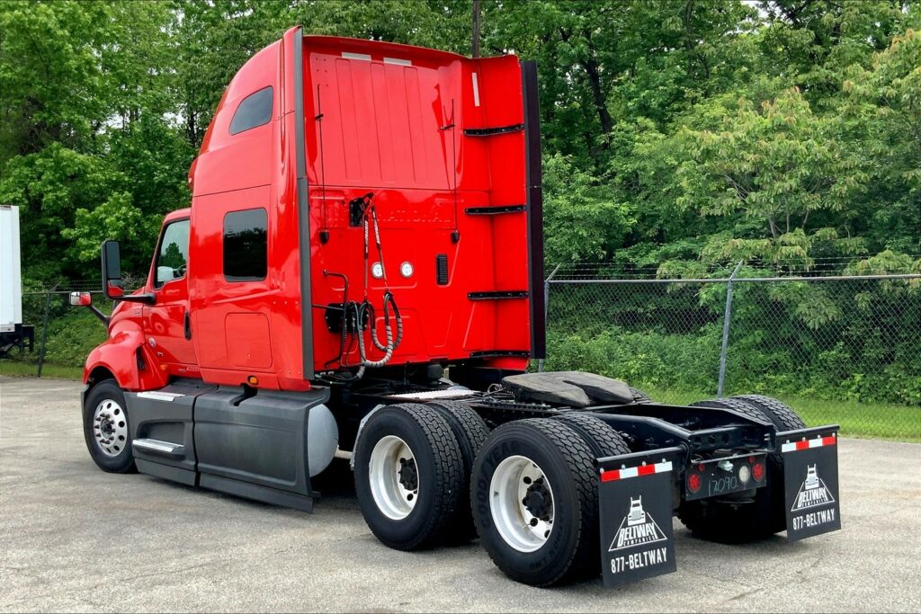 2022 INT LT625 6×4 Sleeper