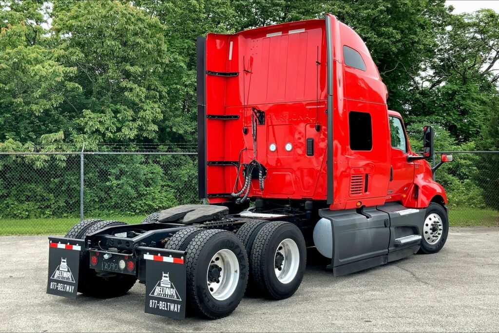 2022 INT LT625 6×4 Sleeper
