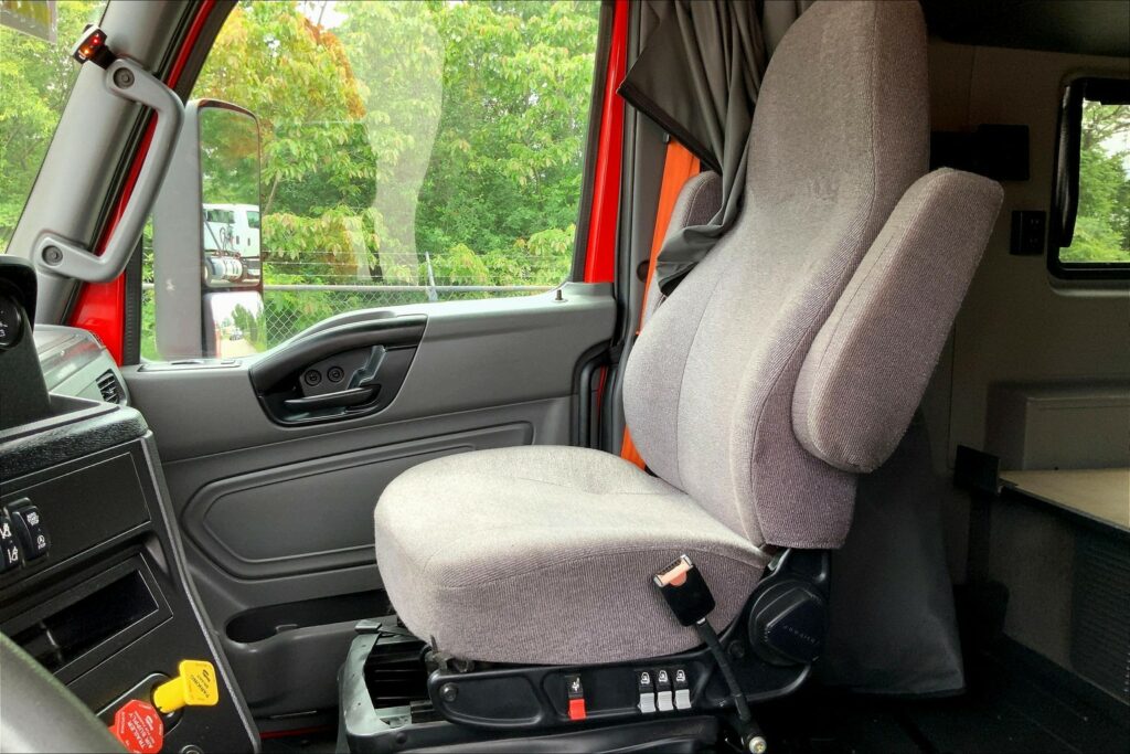 2022 INT LT625 6×4 Sleeper