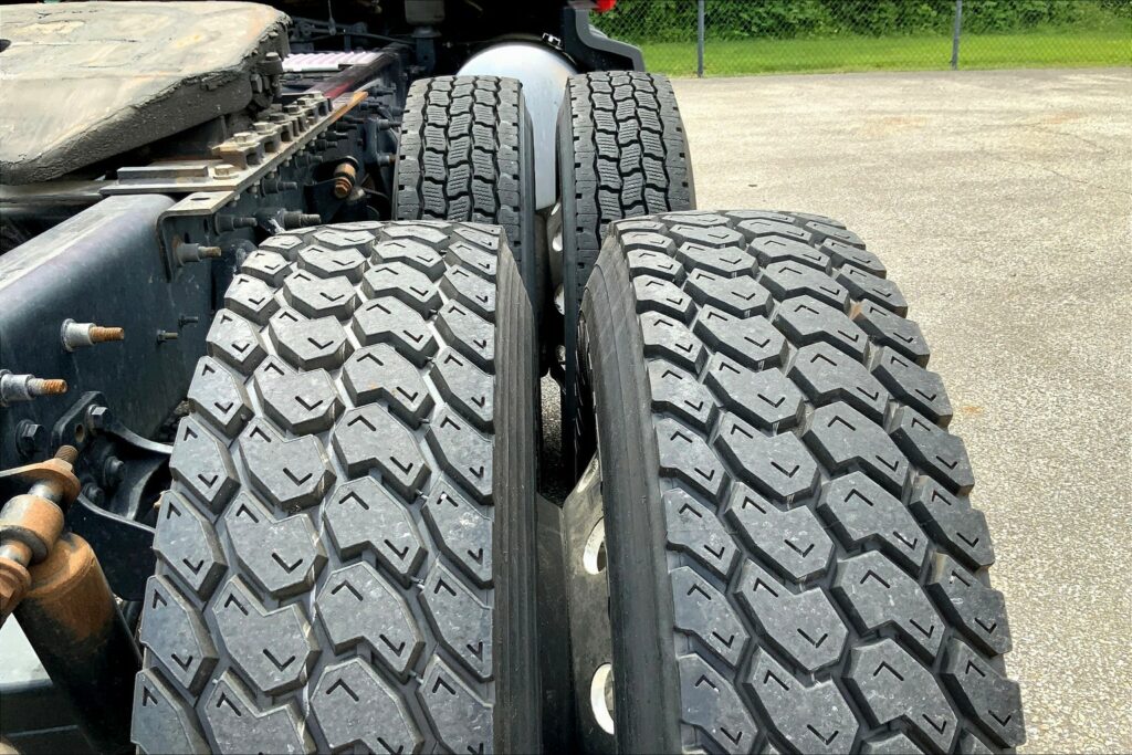 2022 INT LT625 6×4 Sleeper