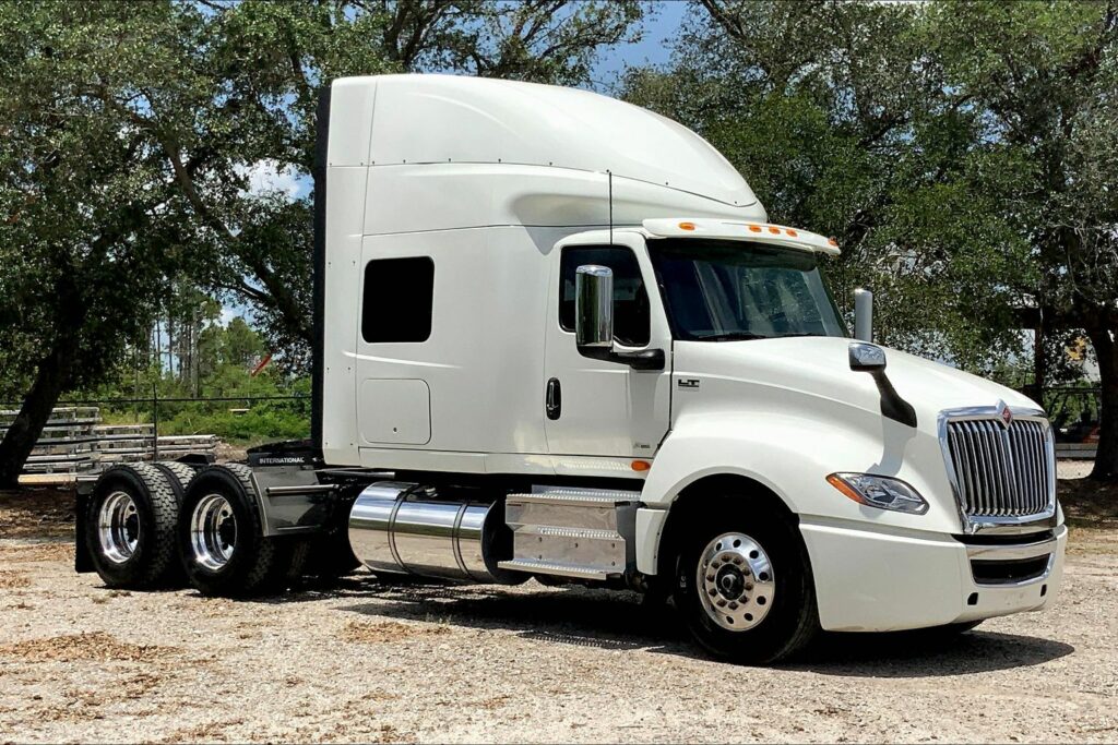 2023 INT LT625 6×4 Sleeper