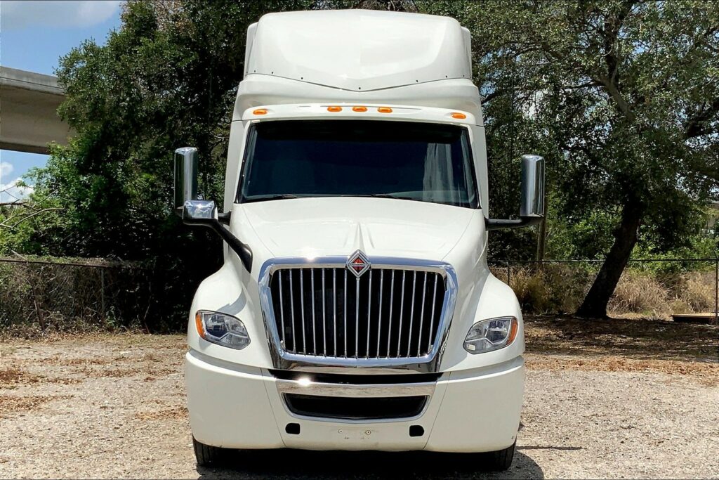 2023 INT LT625 6×4 Sleeper