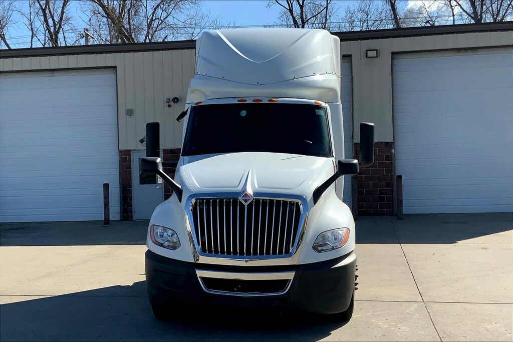 2021 INT LT625 6×4 Sleeper