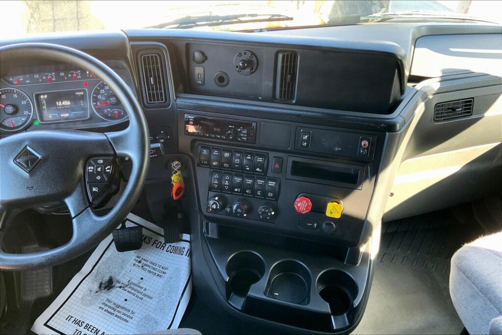 2021 INT LT625 6×4 Sleeper