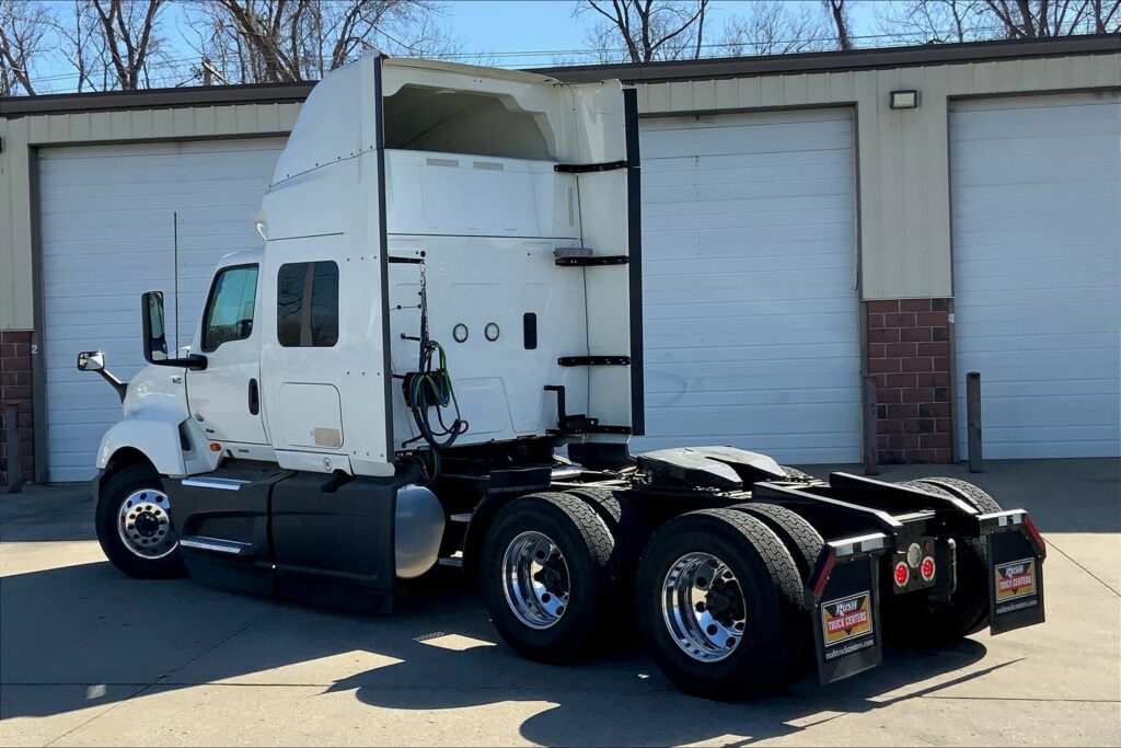 2021 INT LT625 6×4 Sleeper