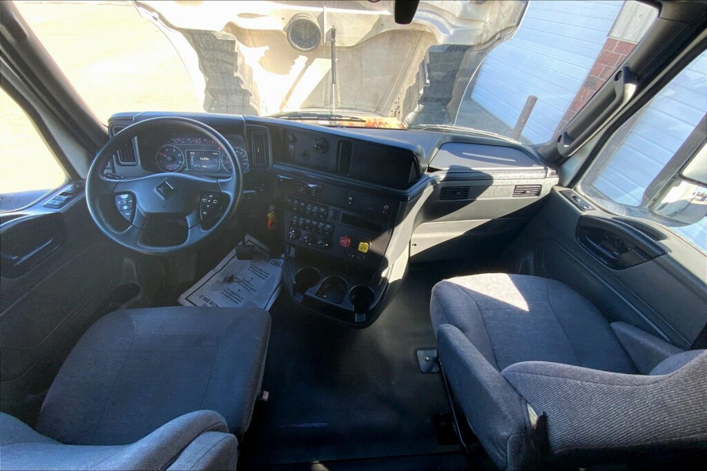 2021 INT LT625 6×4 Sleeper