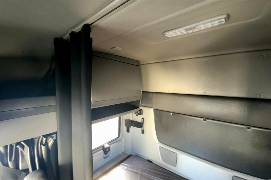 2021 INT LT625 6×4 Sleeper