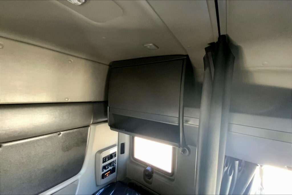 2021 INT LT625 6×4 Sleeper