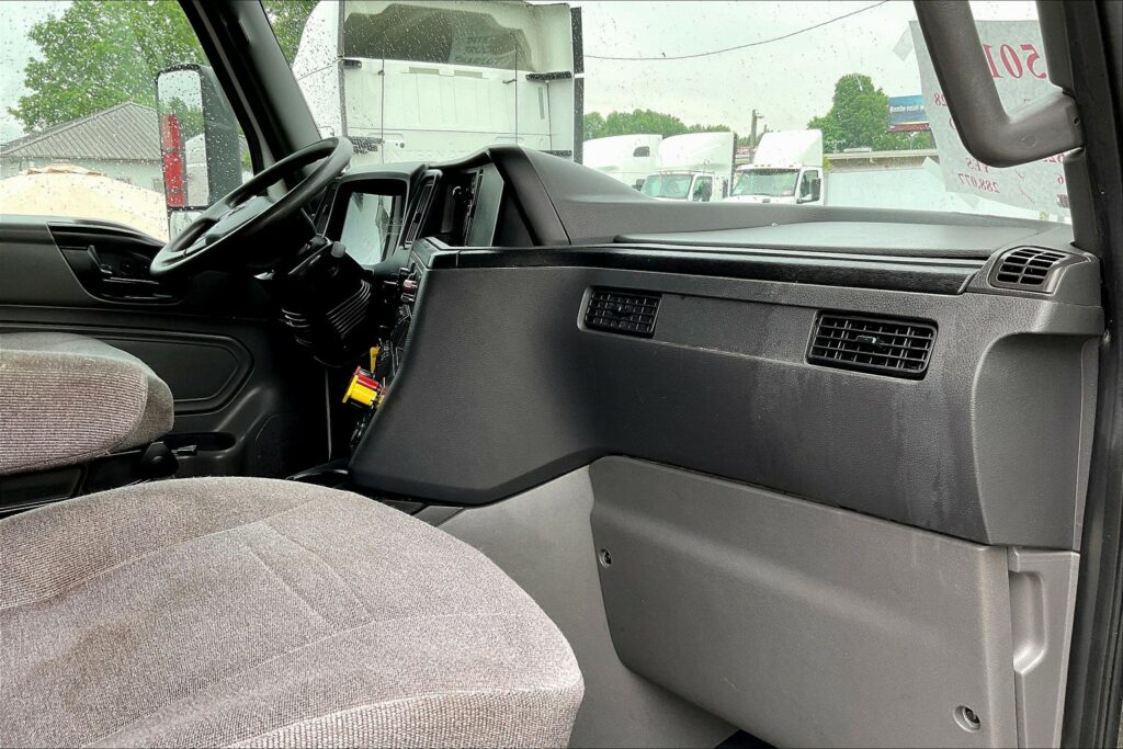 2022 INT LT625 6×4 Sleeper