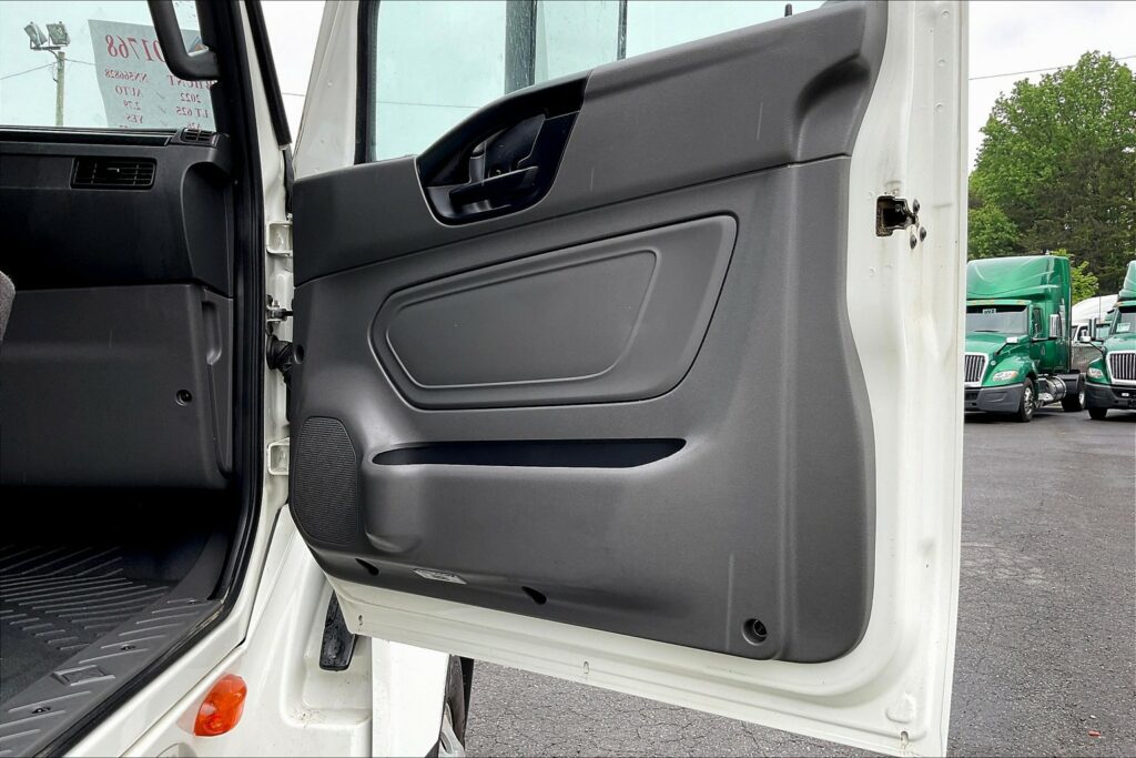 2022 INT LT625 6×4 Sleeper