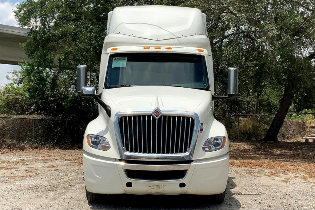 2023 INT LT625 6×4 Sleeper