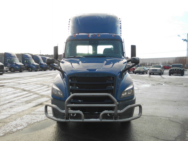 2021 Freightliner Day Cab