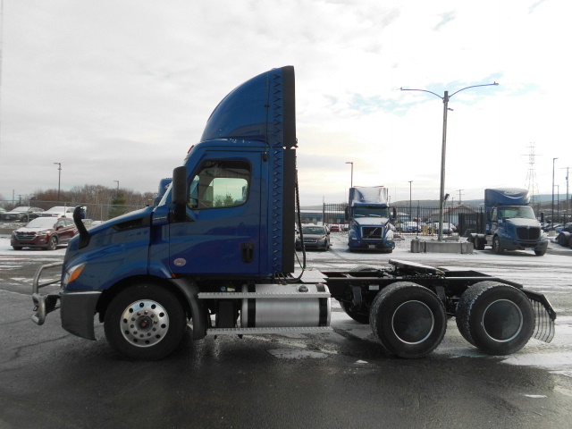 2021 Freightliner Day Cab