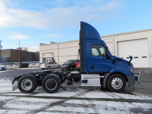 2021 Freightliner Day Cab
