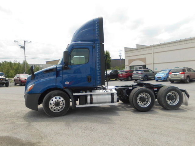 2021 Freightliner Day Cab