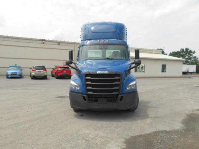 2021 Freightliner Day Cab
