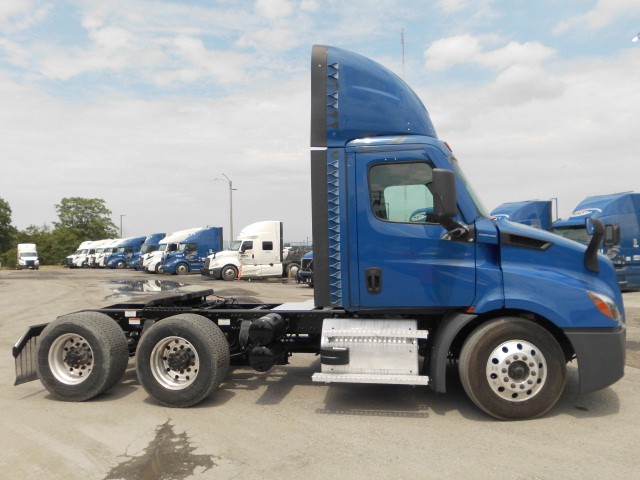 2021 Freightliner Day Cab