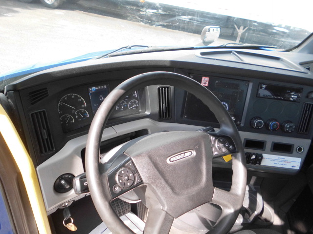 2021 Freightliner Day Cab