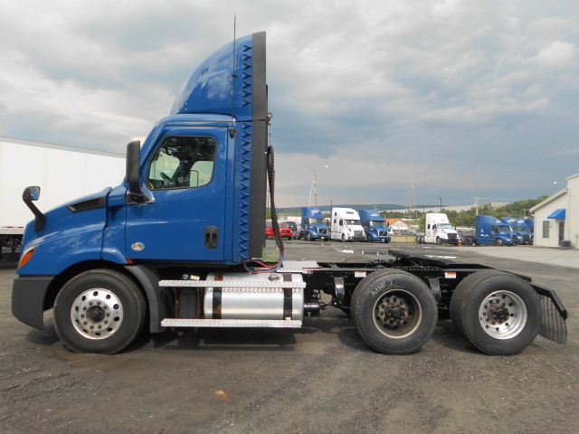 2021 Freightliner Day Cab