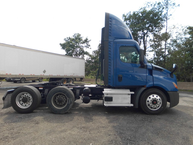 2021 Freightliner Day Cab
