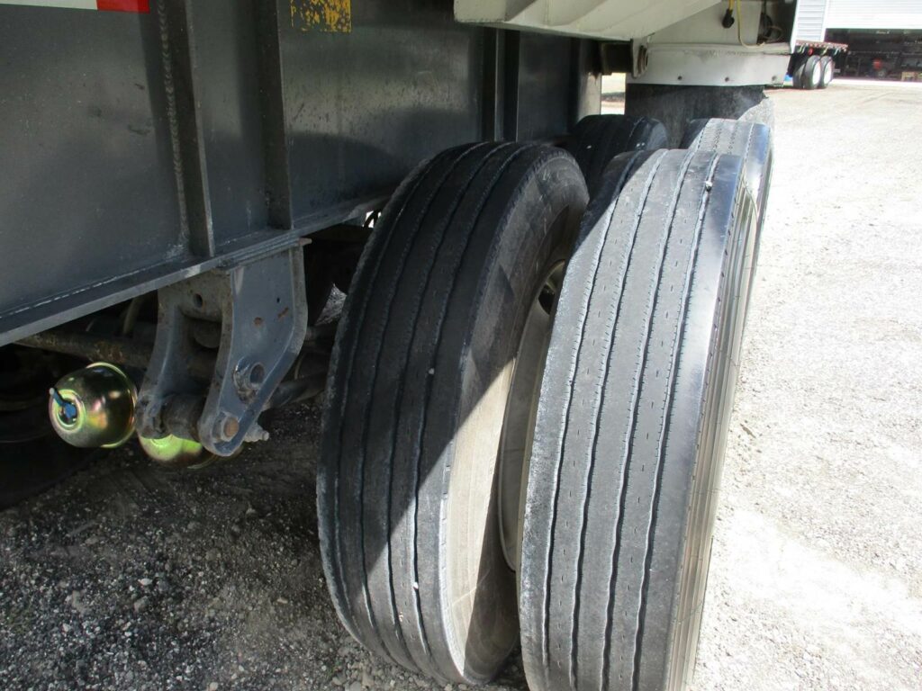 2005 Warren 28 FT TANDEM AXLE FL SPEC