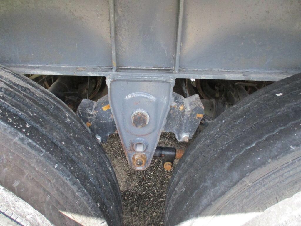 2005 Warren 28 FT TANDEM AXLE FL SPEC