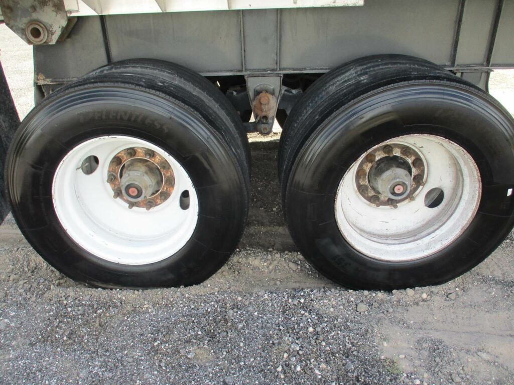 2005 Warren 28 FT TANDEM AXLE FL SPEC