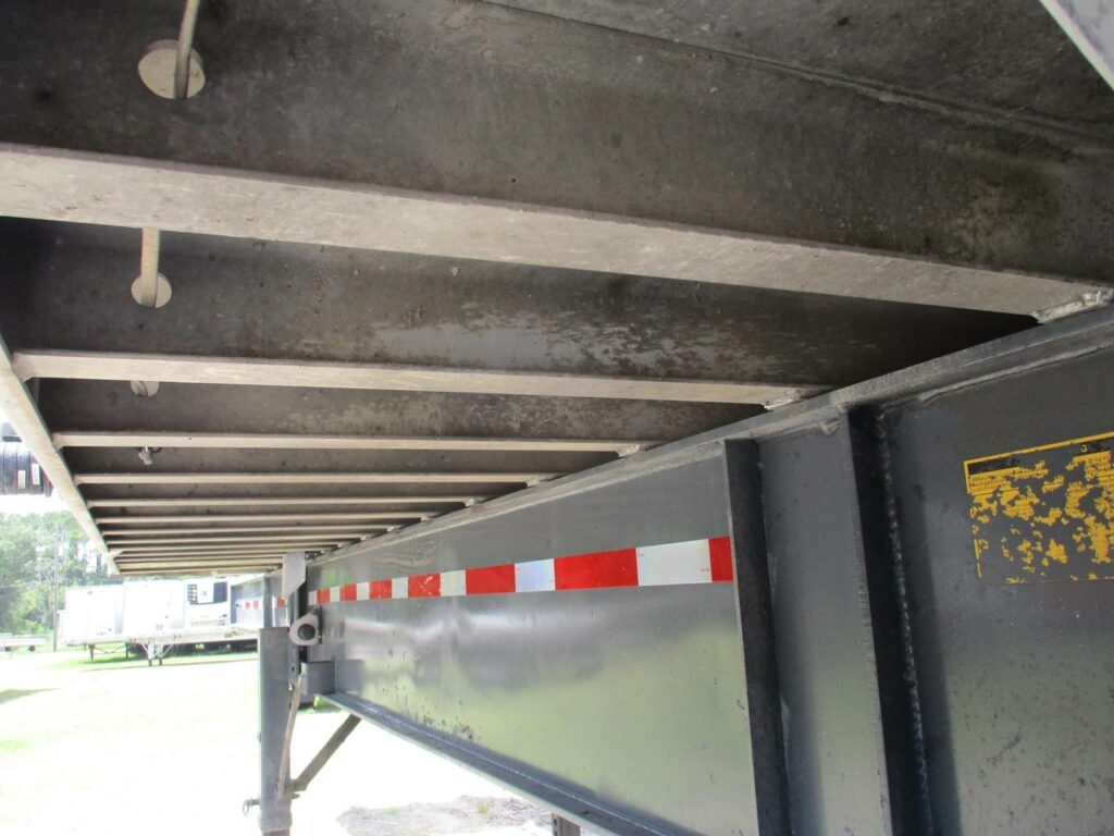 2005 Warren 28 FT TANDEM AXLE FL SPEC