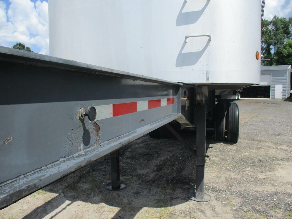 2005 Warren 28 FT TANDEM AXLE FL SPEC