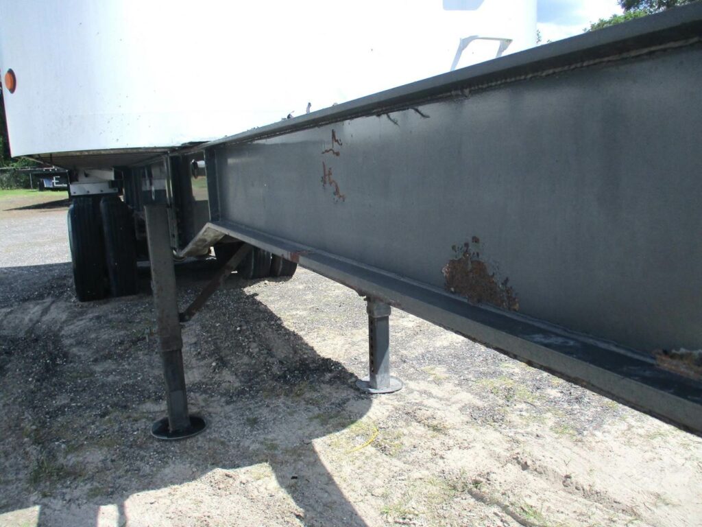 2005 Warren 28 FT TANDEM AXLE FL SPEC