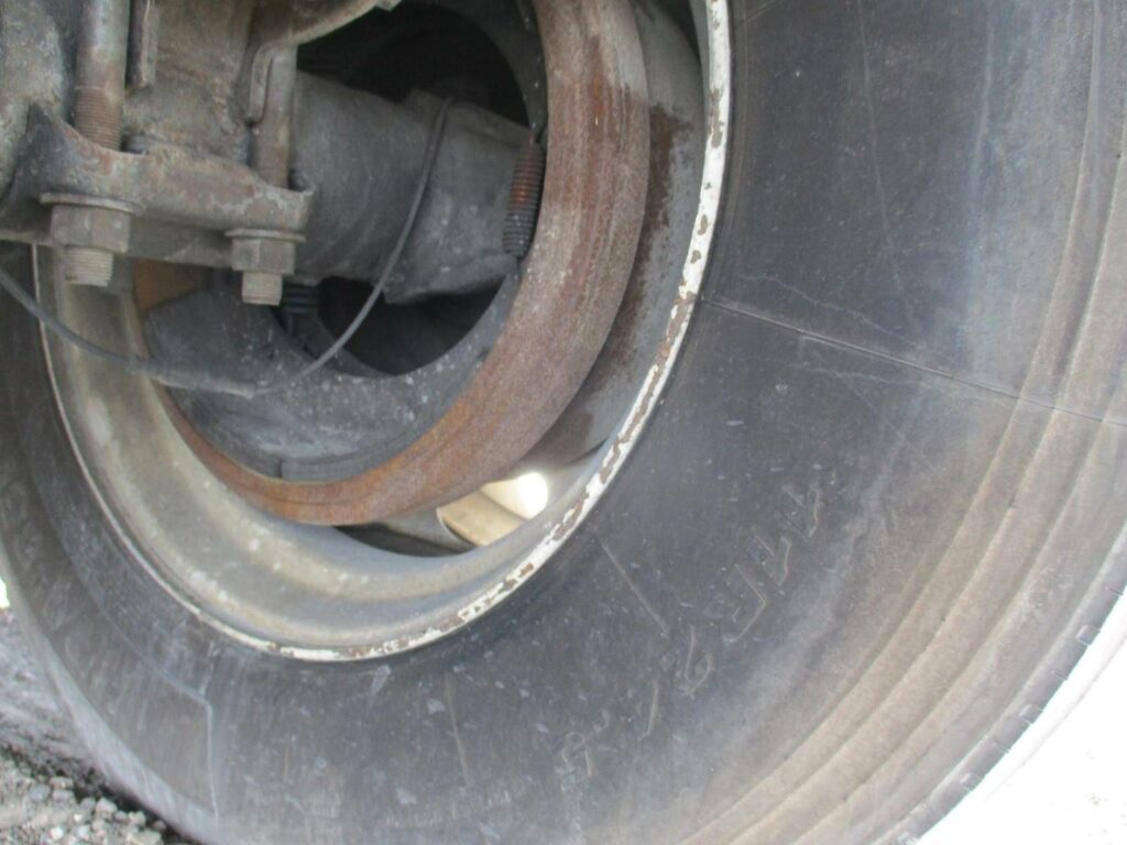 2005 Warren 28 FT TANDEM AXLE FL SPEC