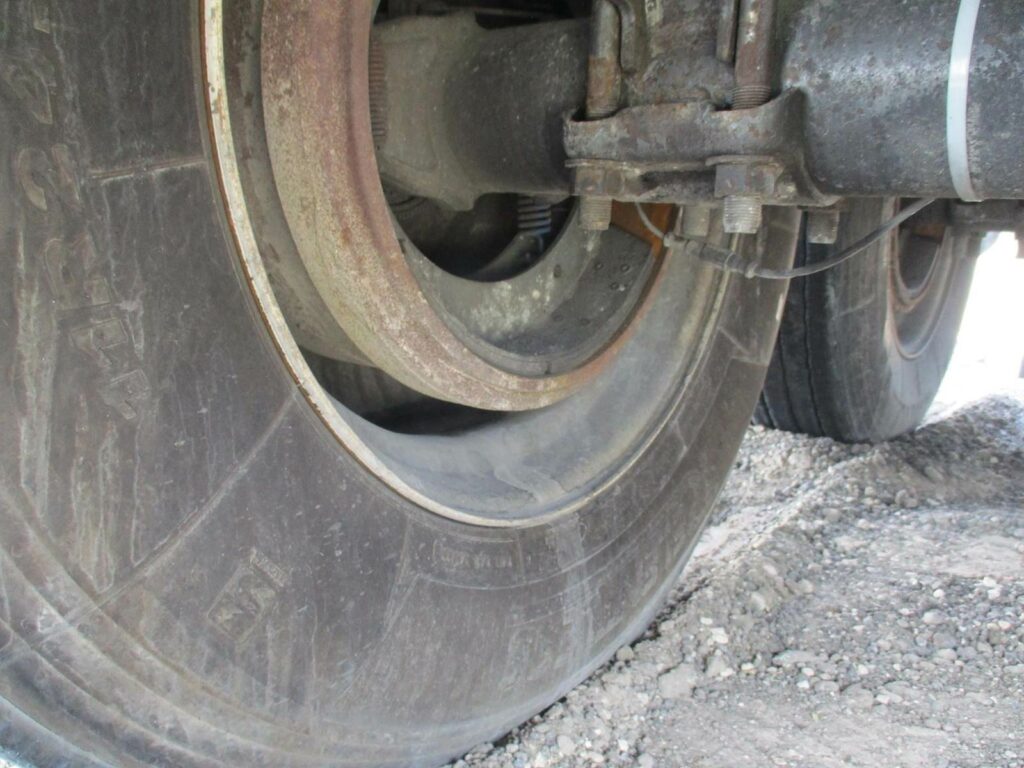 2005 Warren 28 FT TANDEM AXLE FL SPEC