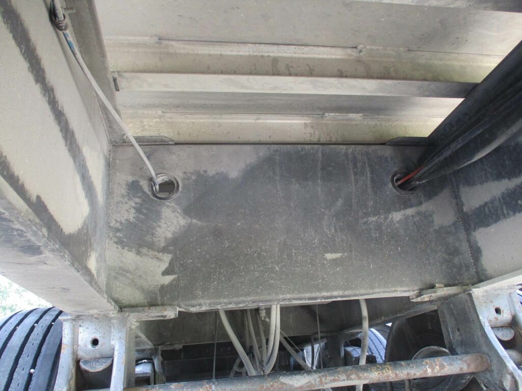 2005 Warren 28 FT TANDEM AXLE FL SPEC