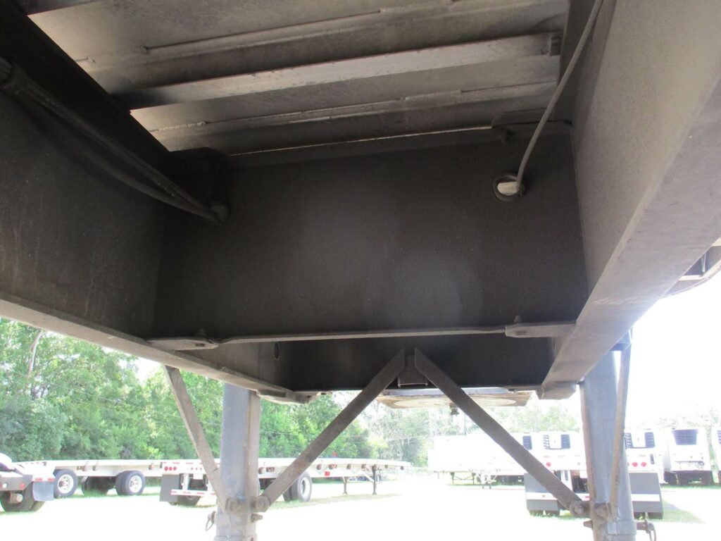 2005 Warren 28 FT TANDEM AXLE FL SPEC