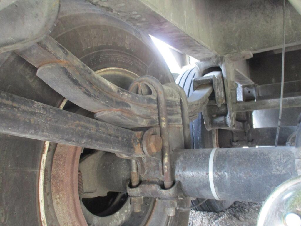 2005 Warren 28 FT TANDEM AXLE FL SPEC