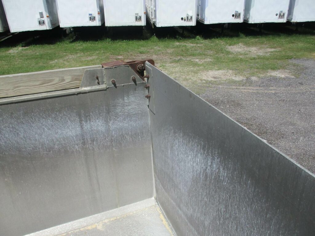 2005 Warren 28 FT TANDEM AXLE FL SPEC