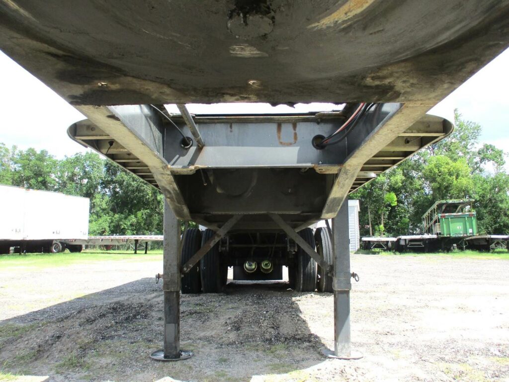 2005 Warren 28 FT TANDEM AXLE FL SPEC