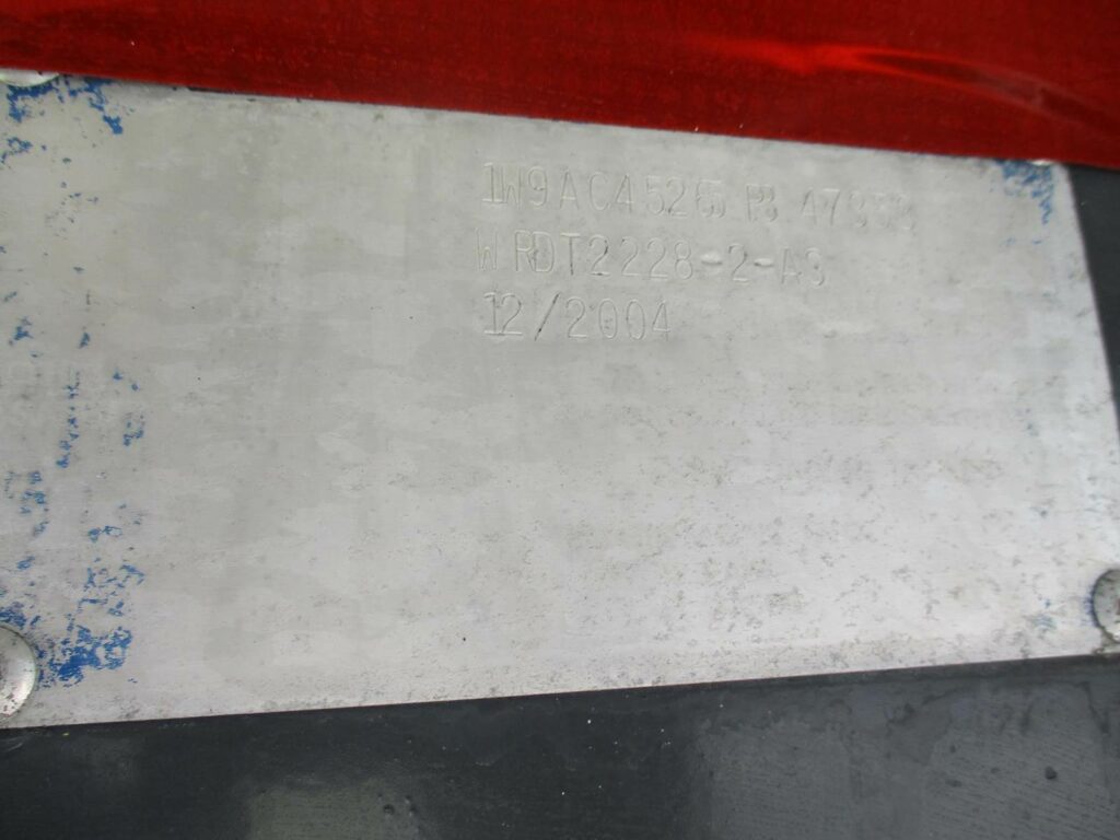 2005 Warren 28 FT TANDEM AXLE FL SPEC