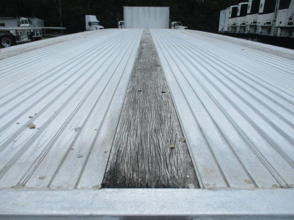 2016 East 48X102 ALUMINUM FLATBED WITH LIFT AXLE